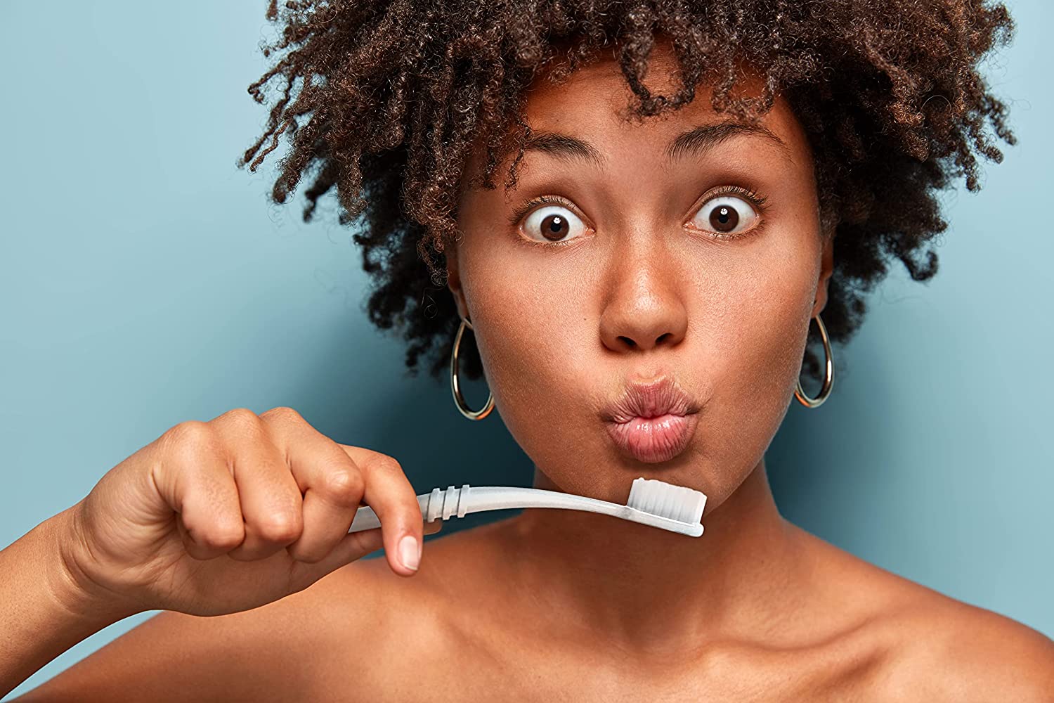 Preserve Eco Friendly Adult Toothbrushes, Made in The USA from Recycled Plastic, Lightweight Pouch, Colors Vary, 6 Count